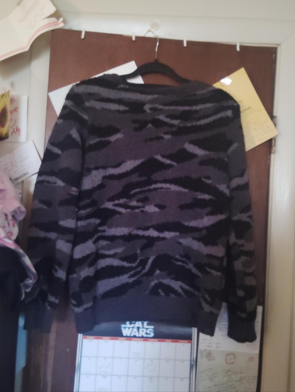 BAREFOOT DREAMS CozyChic Seaside Crew-Neck Pullover - Carbon Camo - Picture 7 of 9